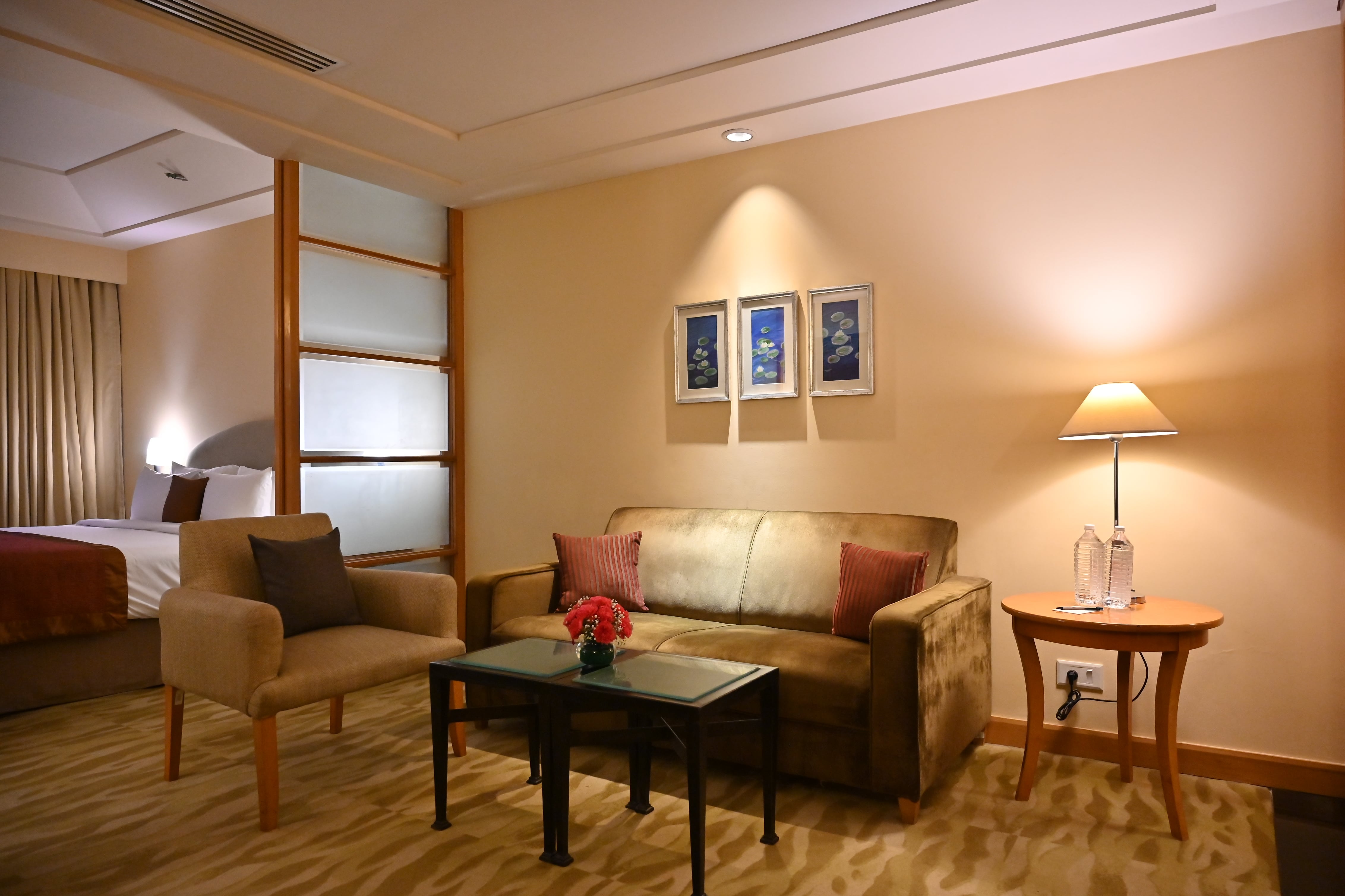 Business Suites: 750 sq. ft | 69 sq. m